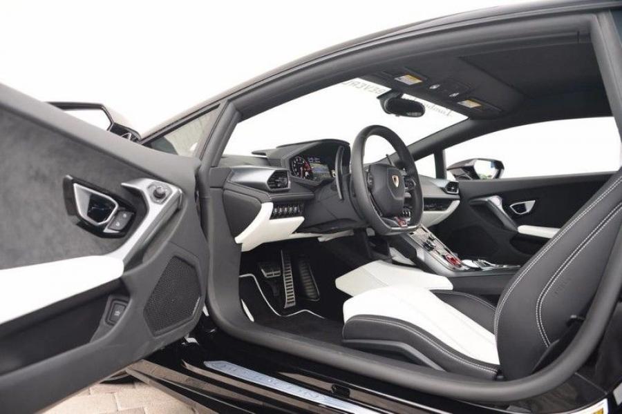 Интерьер Lamborghini Huracan by Mansory 2016 года  (фото 10 из 12)